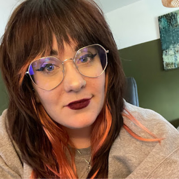 Meet your Posher, Caitlin - Picture 1 of 1